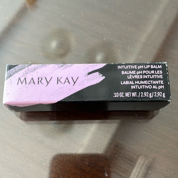 New inbox Mary kay intuitive PH lip balm in the color berry - Picture 1 of 3